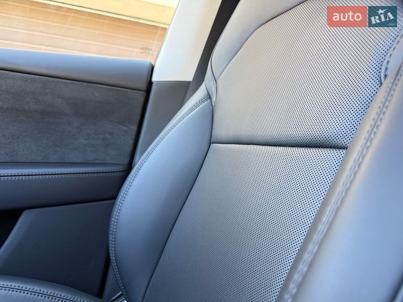 Позашляховик / Кросовер Tesla Model Y 2025 в Львові