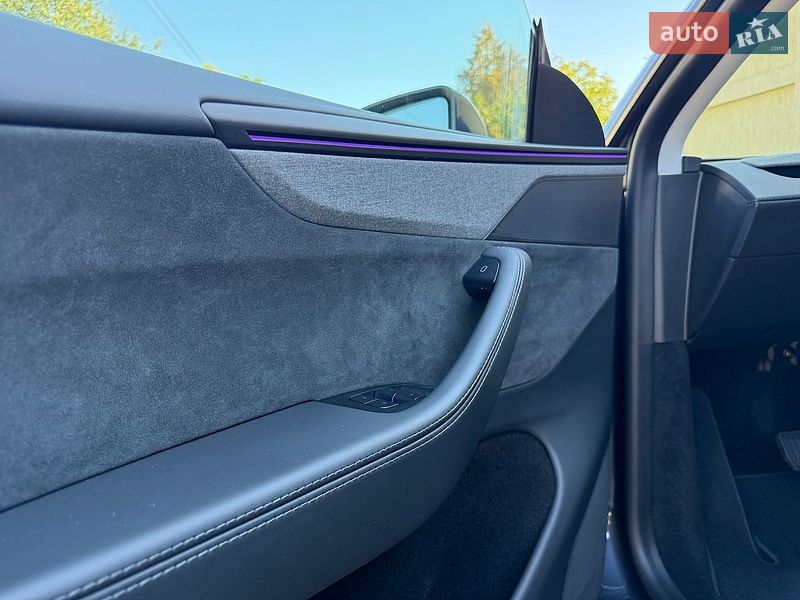 Позашляховик / Кросовер Tesla Model Y 2025 в Львові