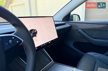 Позашляховик / Кросовер Tesla Model Y 2025 в Львові