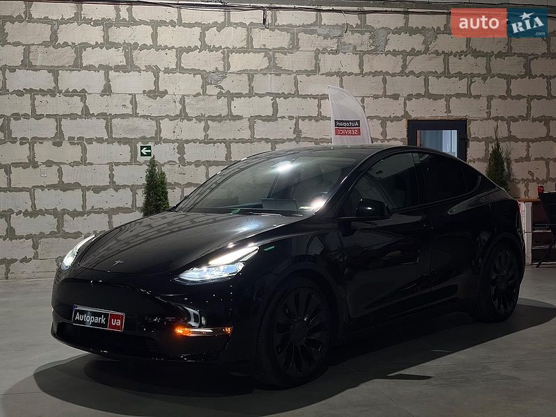 Внедорожник / Кроссовер Tesla Model Y 2023 в Львове