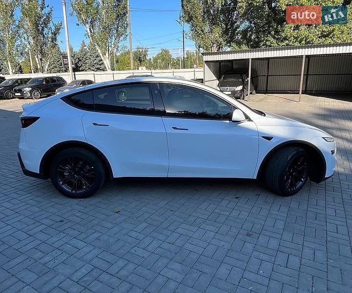 Внедорожник / Кроссовер Tesla Model Y 2025 в Днепре