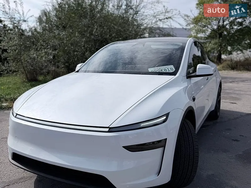 Tesla Model Y 2025