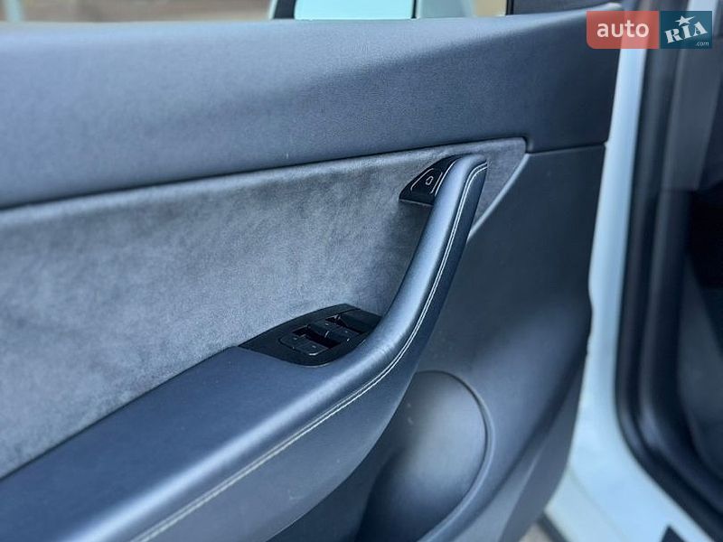 Позашляховик / Кросовер Tesla Model Y 2021 в Києві