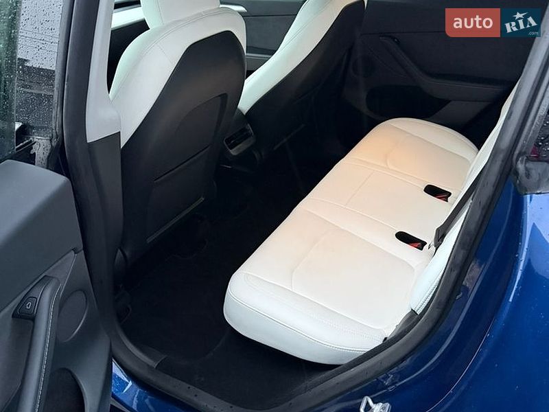 Внедорожник / Кроссовер Tesla Model Y 2023 в Ровно
