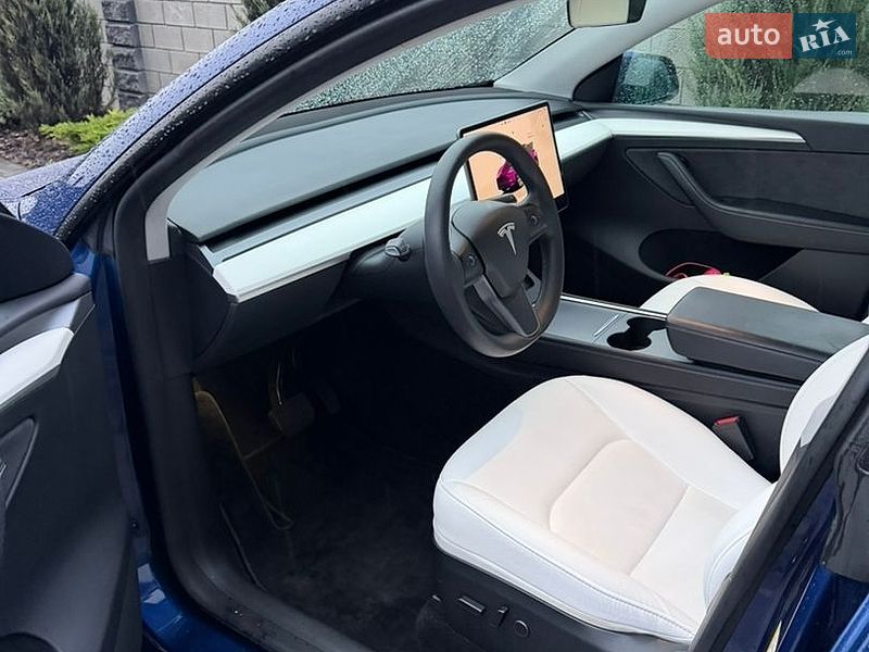 Внедорожник / Кроссовер Tesla Model Y 2023 в Ровно