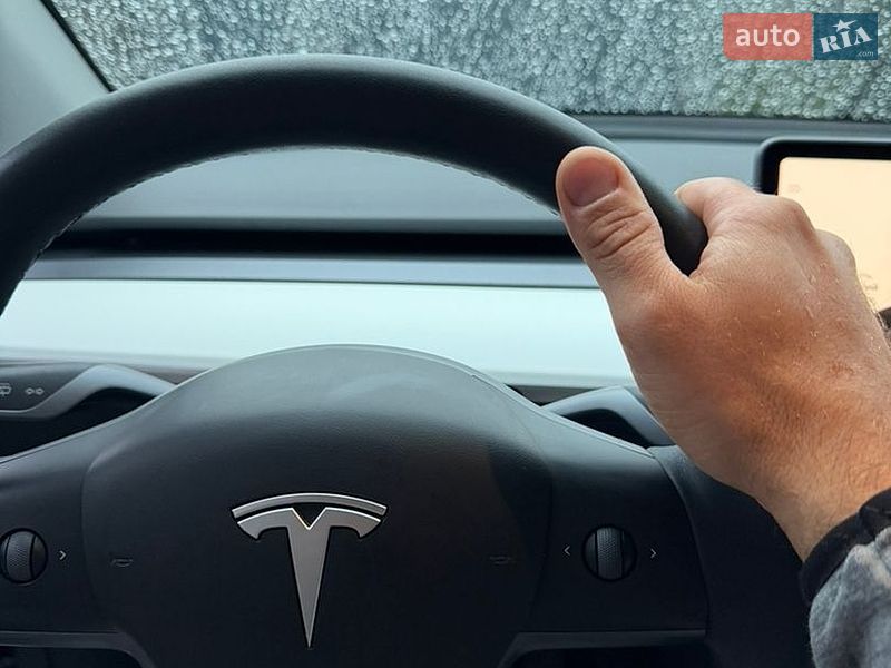 Внедорожник / Кроссовер Tesla Model Y 2023 в Ровно