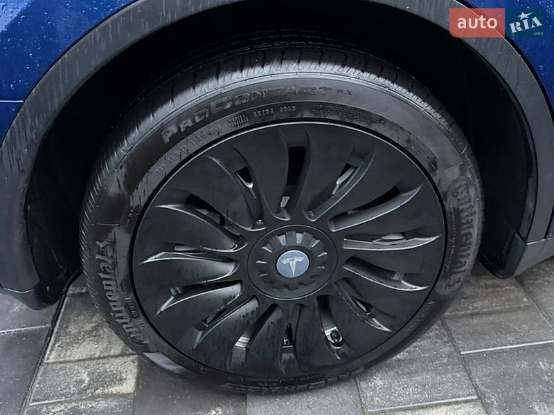 Внедорожник / Кроссовер Tesla Model Y 2023 в Ровно