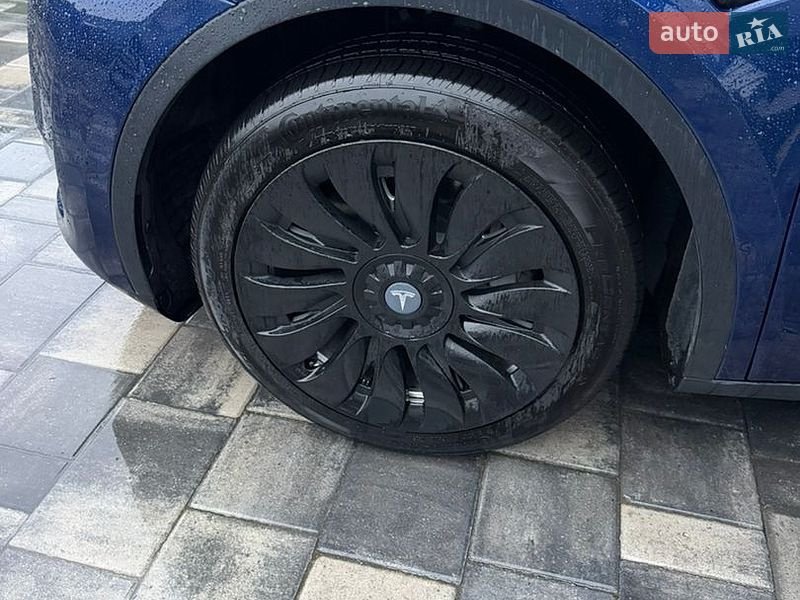 Внедорожник / Кроссовер Tesla Model Y 2023 в Ровно