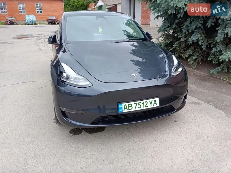 Tesla Model Y 2024