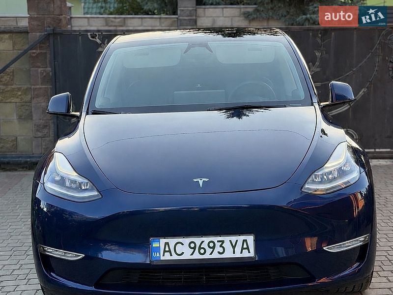 Tesla Model Y 2024