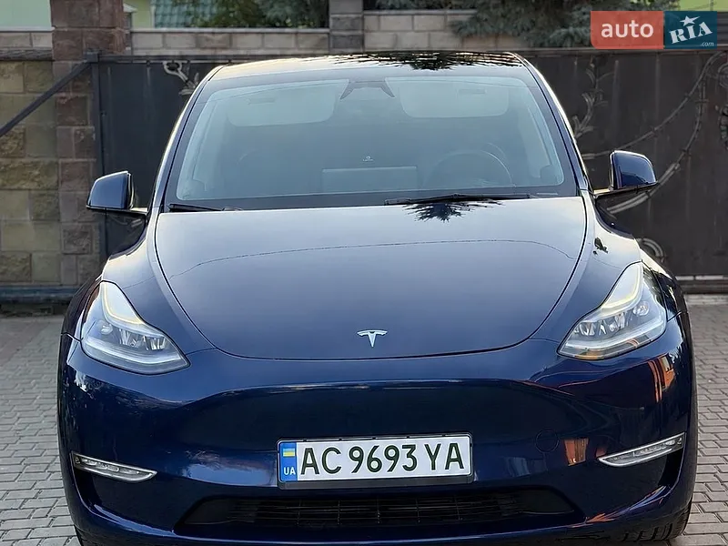 Tesla Model Y 2024