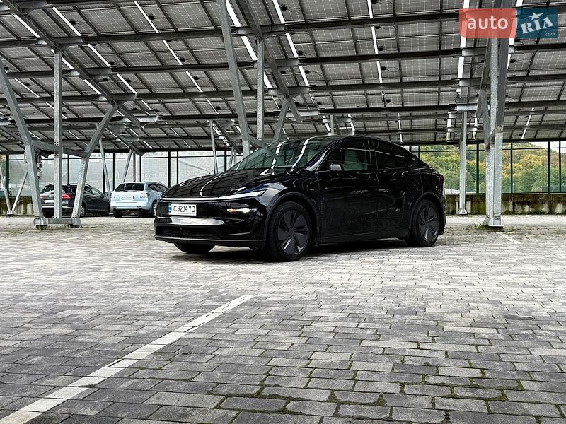 Позашляховик / Кросовер Tesla Model Y 2025 в Львові