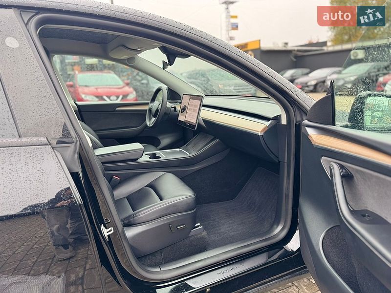 Внедорожник / Кроссовер Tesla Model Y 2024 в Львове