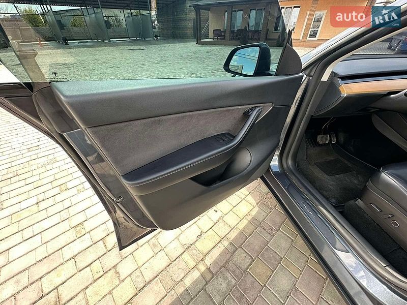 Позашляховик / Кросовер Tesla Model Y 2021 в Одесі фото 20 Позашляховик / Кросовер Tesla Model Y 2021 в Одесі