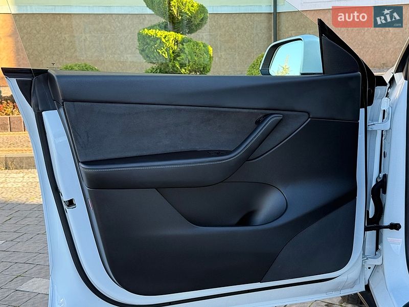 Внедорожник / Кроссовер Tesla Model Y 2021 в Дрогобыче