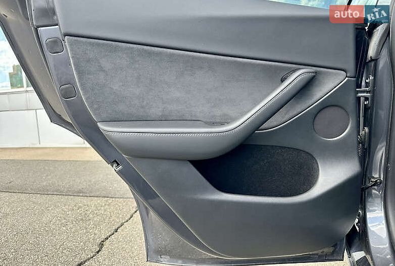 Позашляховик / Кросовер Tesla Model Y 2023 в Києві