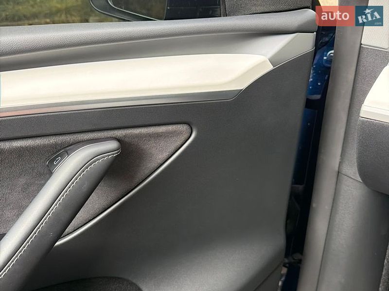 Позашляховик / Кросовер Tesla Model Y 2023 в Самборі