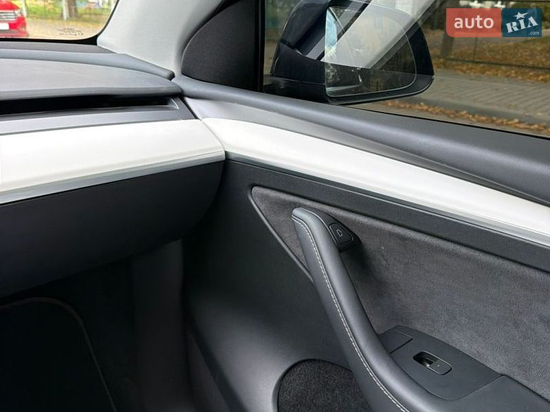 Позашляховик / Кросовер Tesla Model Y 2023 в Самборі