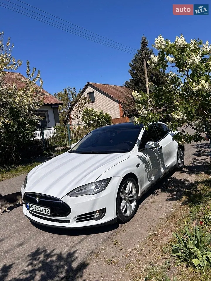 2014 Tesla Model S - мініатюра 13