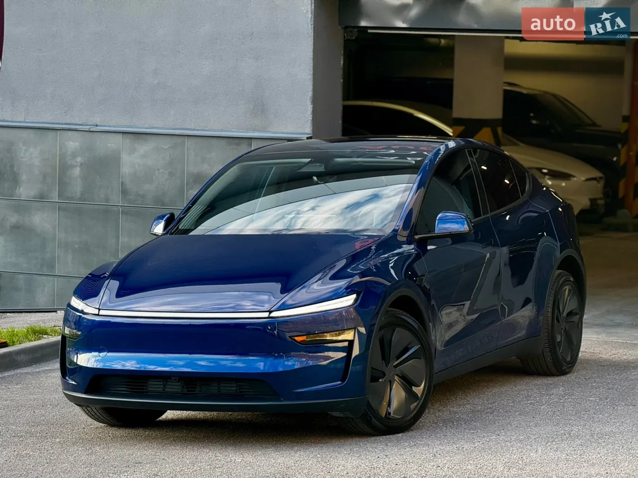 2025 Tesla Model Y - мініатюра 38
