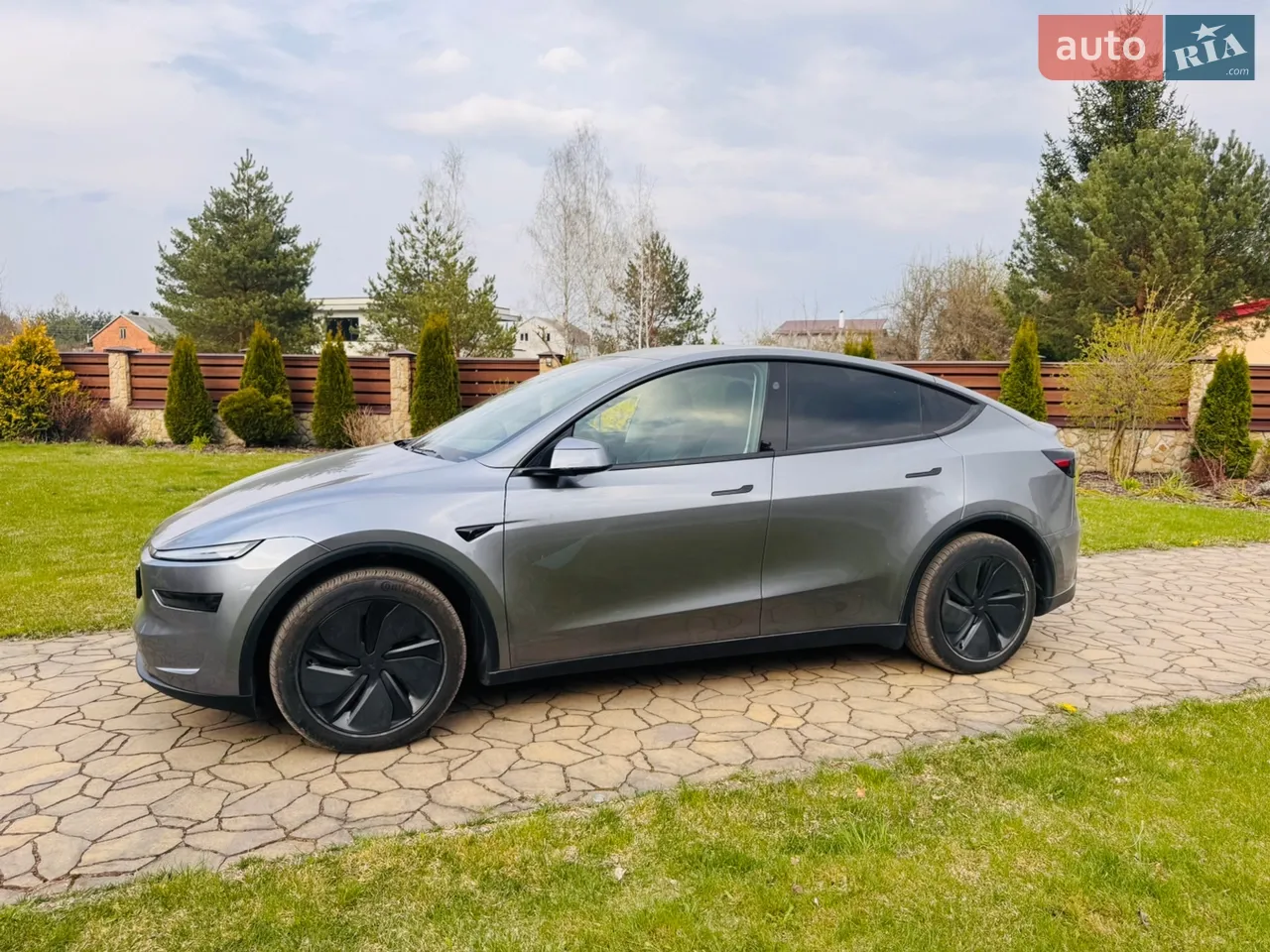2025 Tesla Model Y - мініатюра 24