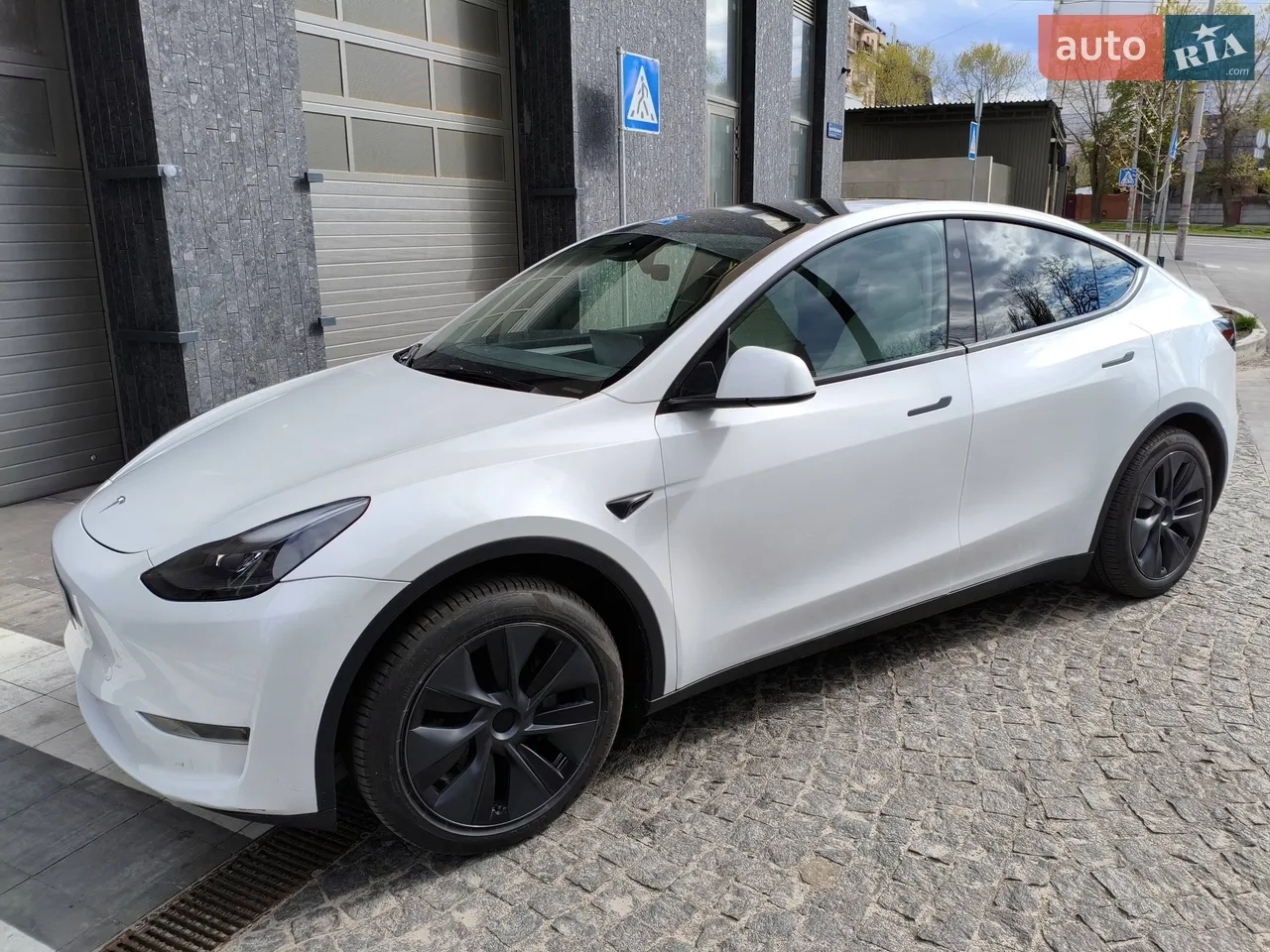 2025 Tesla Model Y - мініатюра 47
