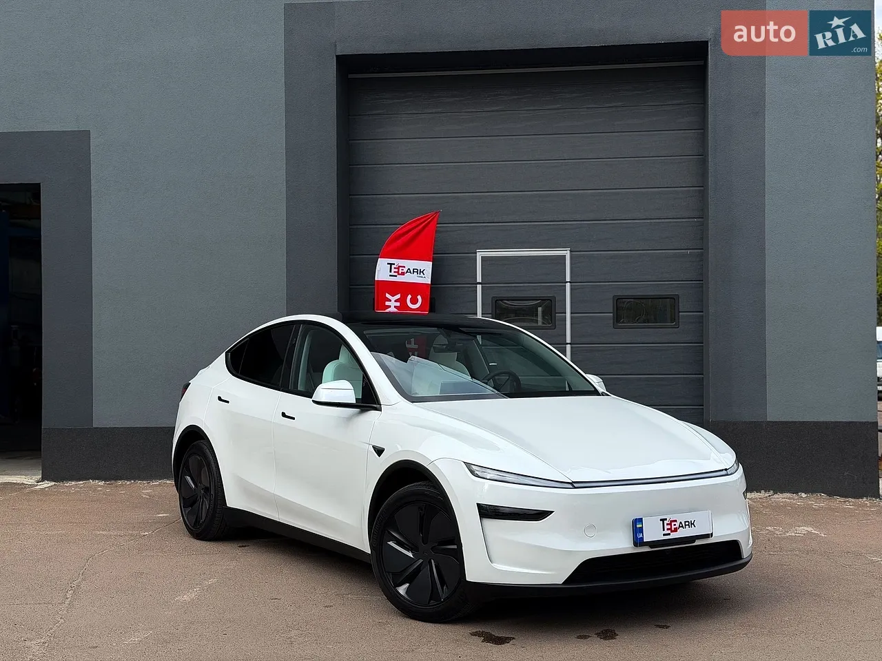 2025 Tesla Model Y - мініатюра 38