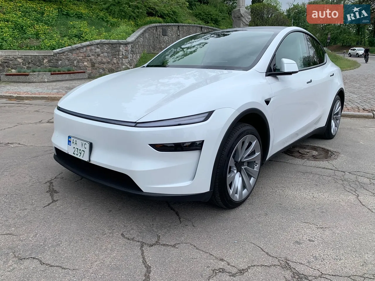 2025 Tesla Model Y - мініатюра 24