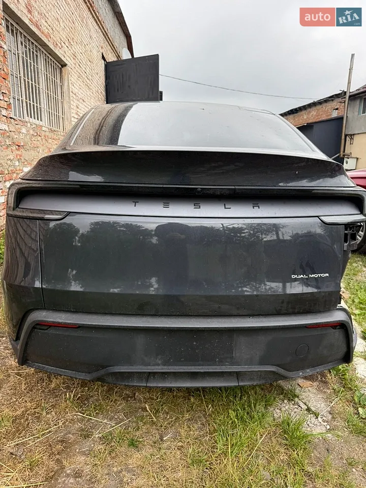 2025 Tesla Model Y - мініатюра 22
