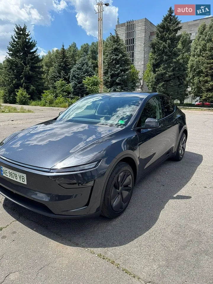 2025 Tesla Model Y - мініатюра 30