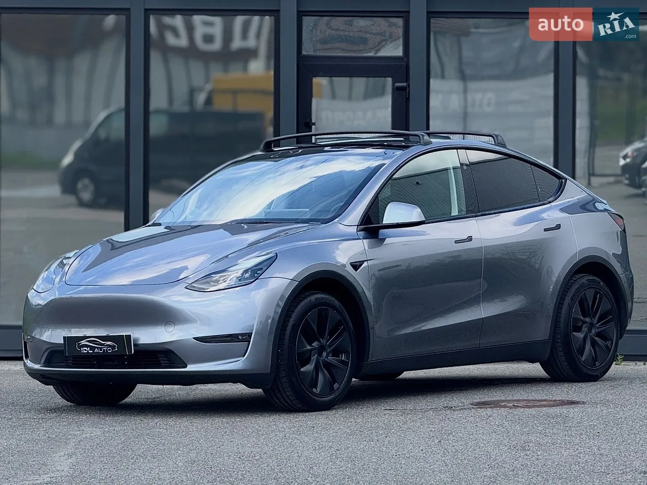 2025 Tesla Model Y - мініатюра 18