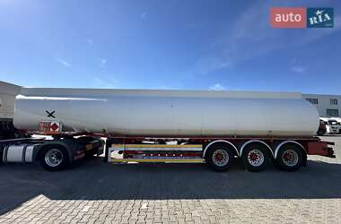 Цистерна полуприцеп Thompson Carmichael PT44/3 2001 в 