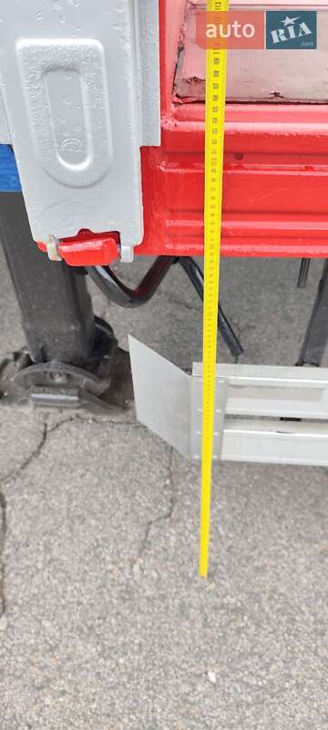 Низкорамна платформа Tirsan XS 2004 в Умані