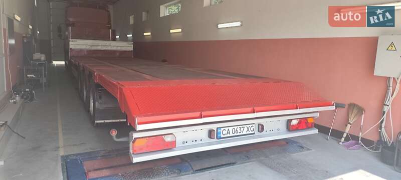 Низкорамна платформа Tirsan XS 2004 в Умані