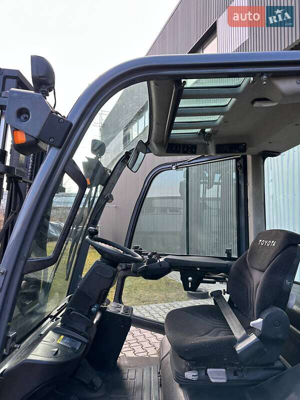 Вилочний навантажувач Toyota 02-2FG25 2011 в Луцьку