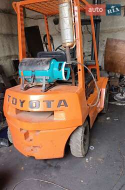 Вилочный погрузчик Toyota 02-2FG25 1989 в Одессе