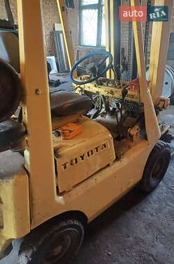 Вилочний навантажувач Toyota 02-2FG25 1999 в Коростені
