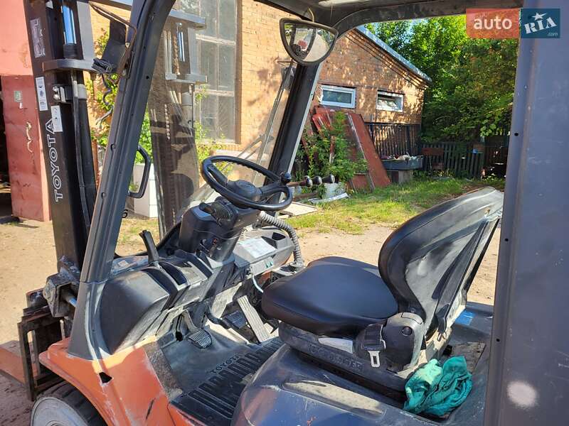 Вилочный погрузчик Toyota 02-2FG25 2005 в Виннице