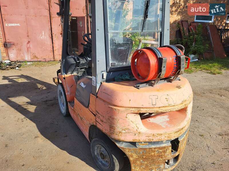 Вилочный погрузчик Toyota 02-2FG25 2005 в Виннице