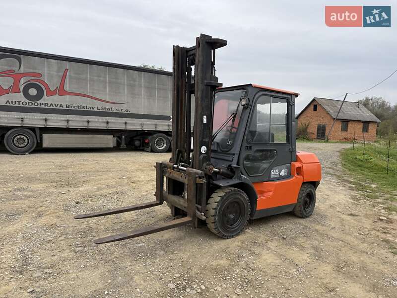 Вилочный погрузчик Toyota 02-3FD40 2001 в Тячеве