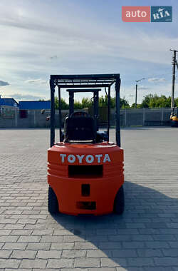 Вилочный погрузчик Toyota 02-5FD15 1998 в 