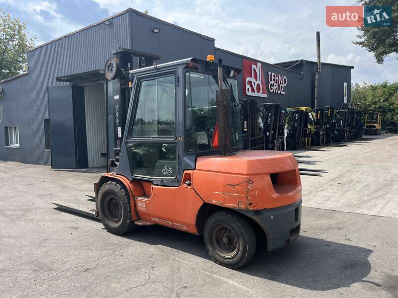 Вилочний навантажувач Toyota 02-7FD45 2006 в Києві
