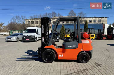 Вилочный погрузчик Toyota 02-7FDF25 2005 в Радомышле