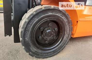 Вилочный погрузчик Toyota 02-7FGF30 2002 в 