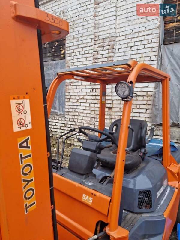 Вилочный погрузчик Toyota 02-7FGK40 2004 в Киеве фото 3 Вилочный погрузчик Toyota 02-7FGK40 2004 в Киеве