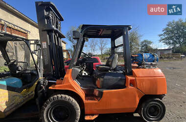 Вилочный погрузчик Toyota 02-7FGK40 2001 в 
