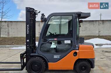 Вилочный погрузчик Toyota 02-8FDF 2016 в Пустомытах