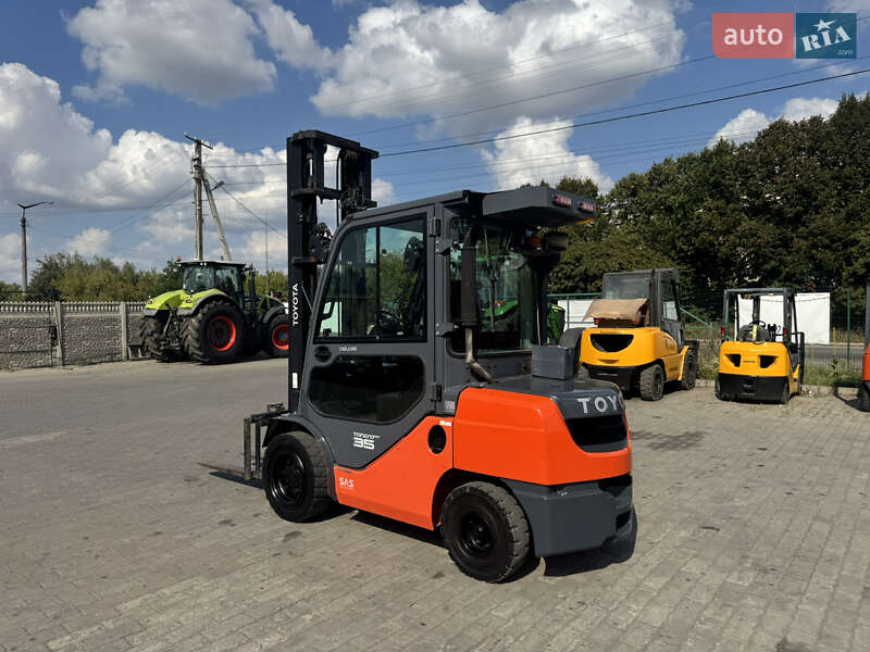 Вилочний навантажувач Toyota 02-8FDJF35 2016 в Радомишлі