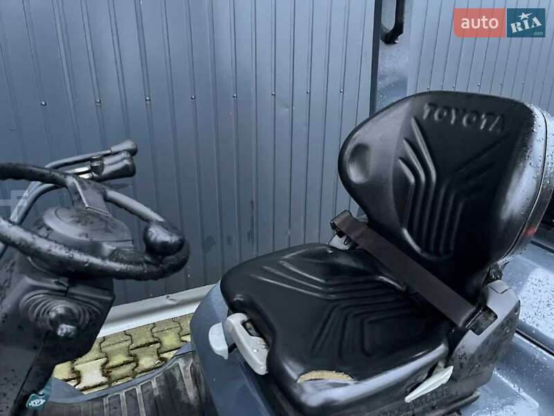Вилочный погрузчик Toyota 02-8FG25 2018 в Киеве