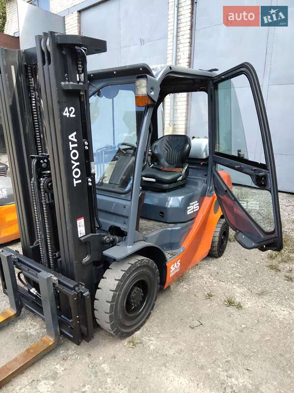 Вилочный погрузчик Toyota 02-8FG25 2019 в Львове